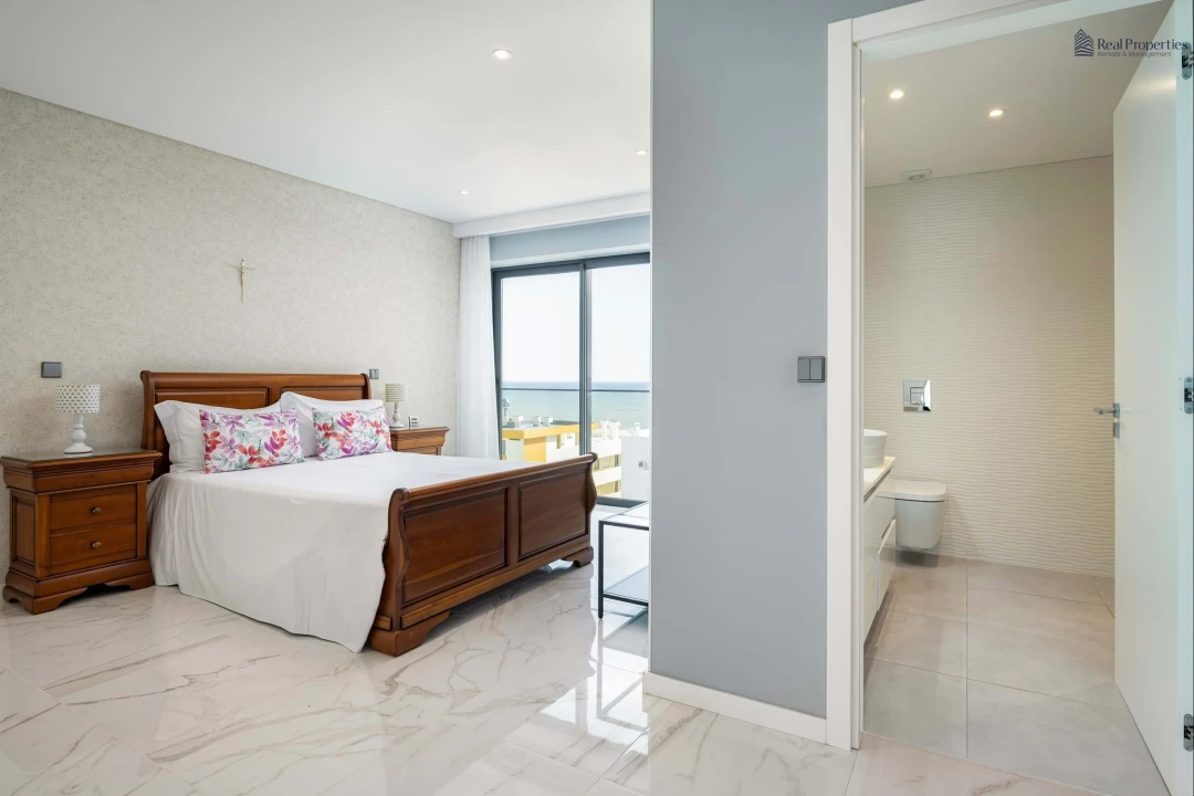 Apartamento T3 para Venda em Quarteira Foto 3