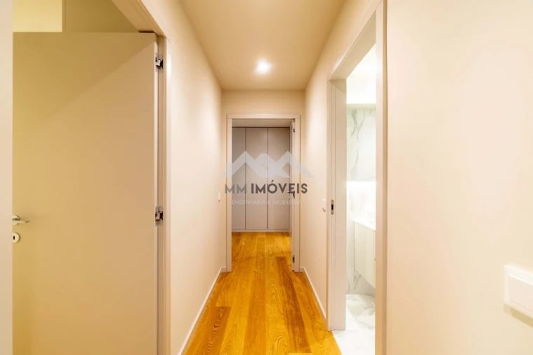 Apartamento T4 para Venda em Santa Marinha Foto 12