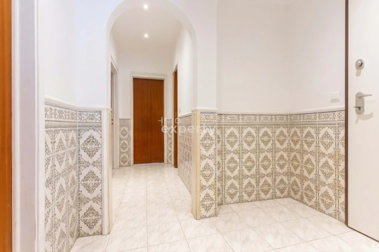 Apartamento T2 para Venda em Corroios Foto 3