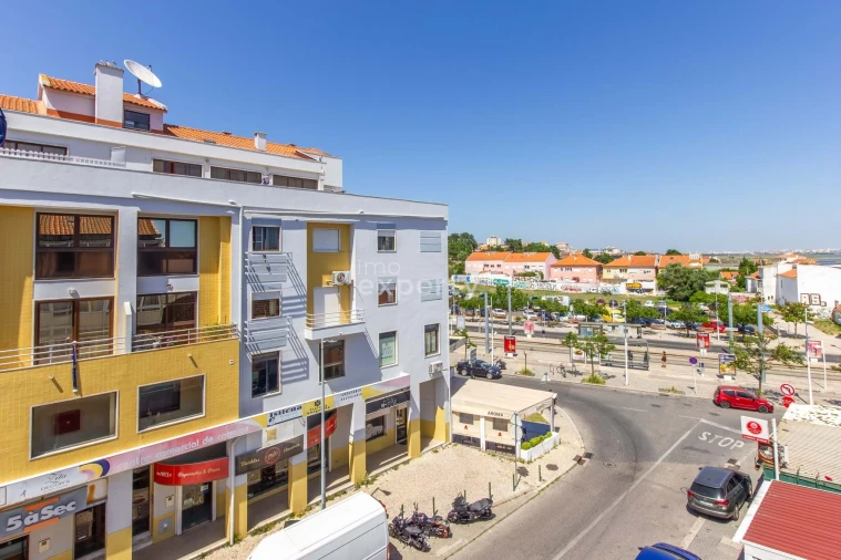 Apartamento T2 para Venda em Corroios