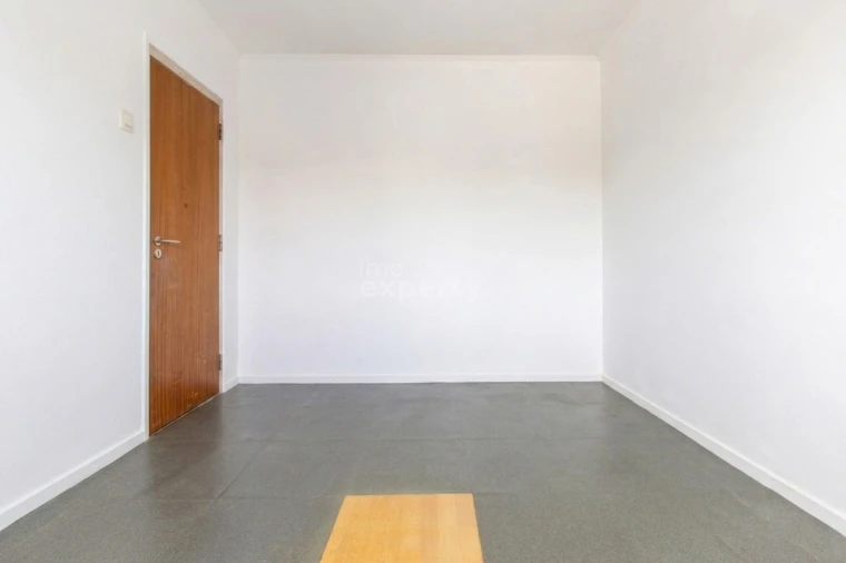 Apartamento T2 para Venda em Corroios Foto 11