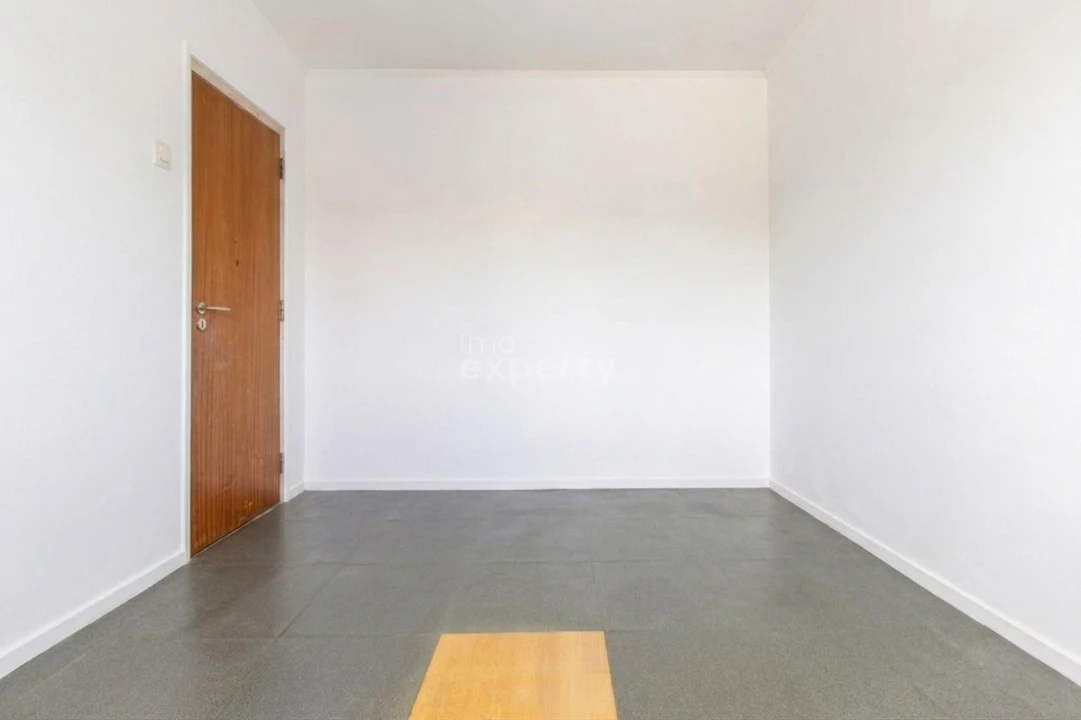 Apartamento T2 para Venda em Corroios Foto 11