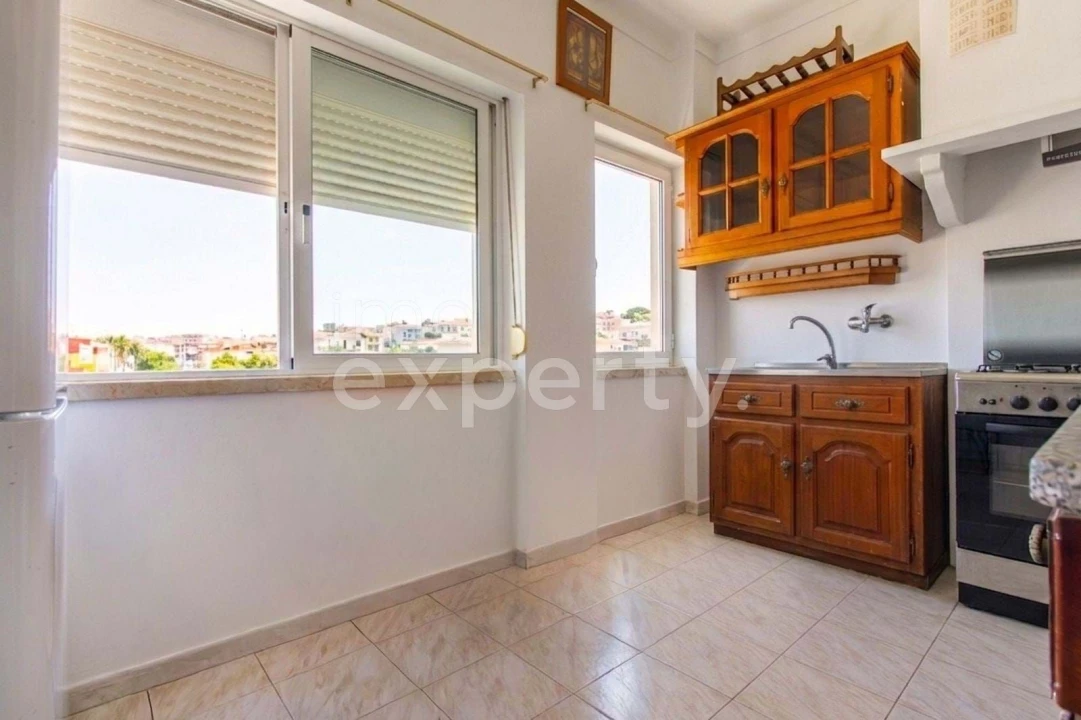 Apartamento T2 para Venda em Corroios Foto 6
