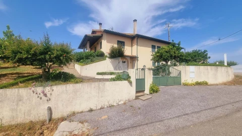 Moradia T4 para Venda em Sobreira Formosa e Alvito da Beira