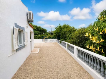 Moradia T4 para Venda em Albufeira e Olhos de Água