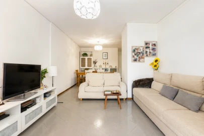 Apartamento T3 para Venda em Santo António dos Cavaleiros e Frielas
