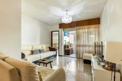 Apartamento T3 para Venda em Santo António dos Cavaleiros e Frielas