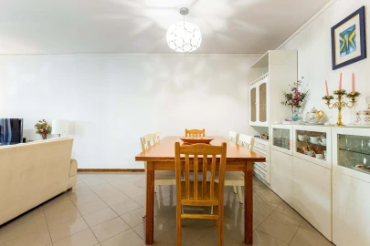 Apartamento T3 para Venda em Santo António dos Cavaleiros e Frielas