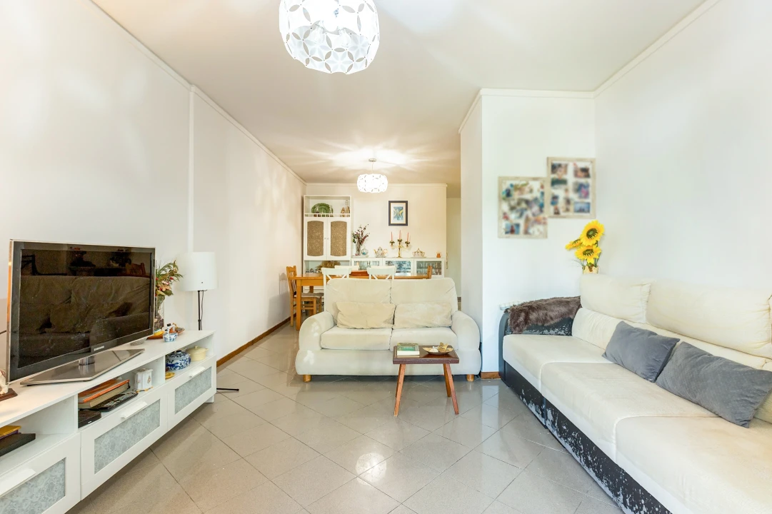 Apartamento T3 para Venda em Santo António dos Cavaleiros e Frielas Foto 3