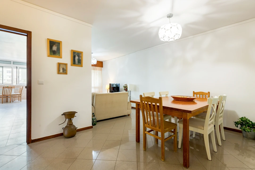 Apartamento T3 para Venda em Santo António dos Cavaleiros e Frielas Foto 4