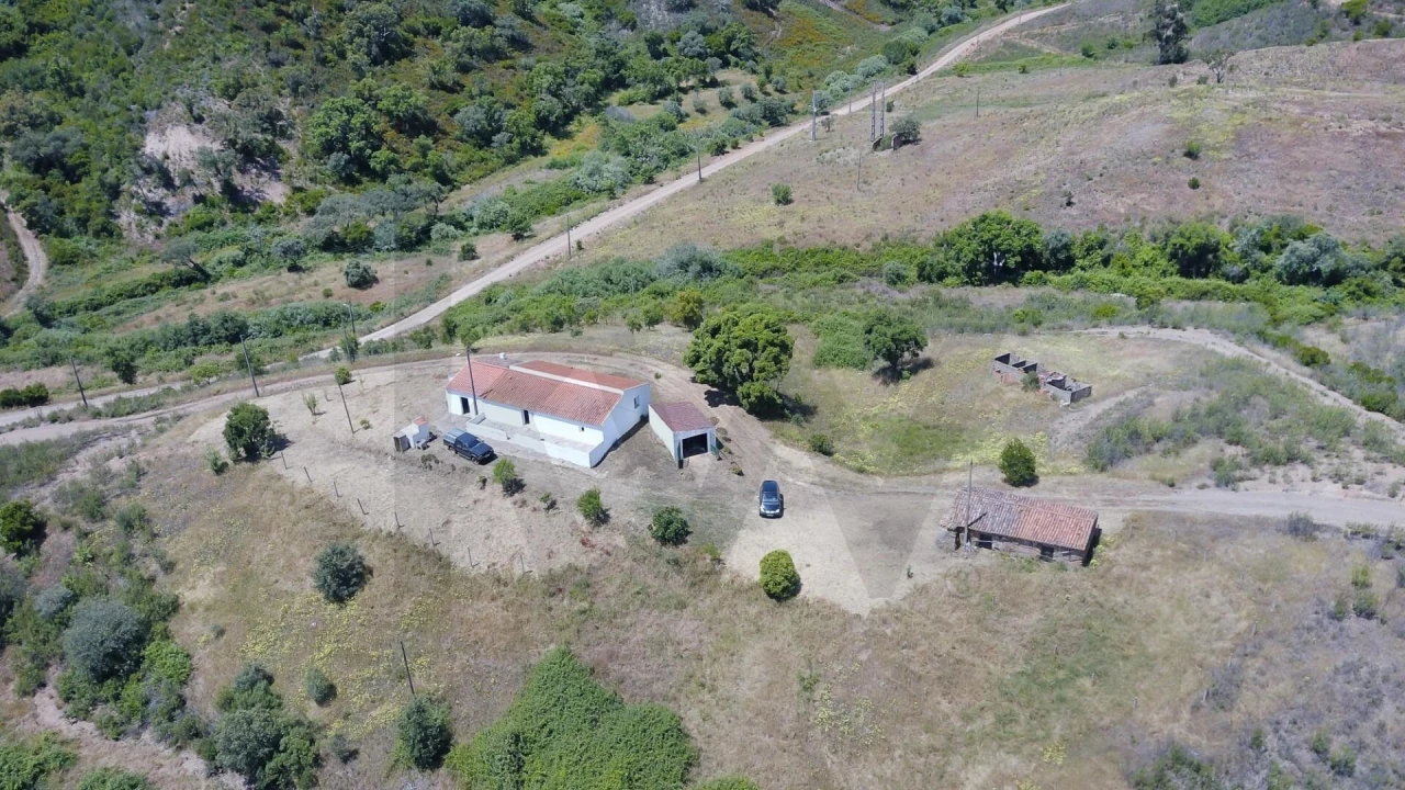 Moradia T2 para Venda em São Marcos da Serra Foto 1