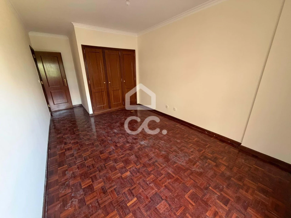Apartamento T2 para Venda em Algueirão-Mem Martins Foto 18