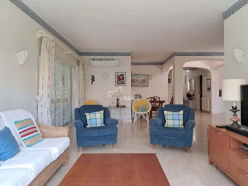 Moradia T5 para Venda em Quarteira