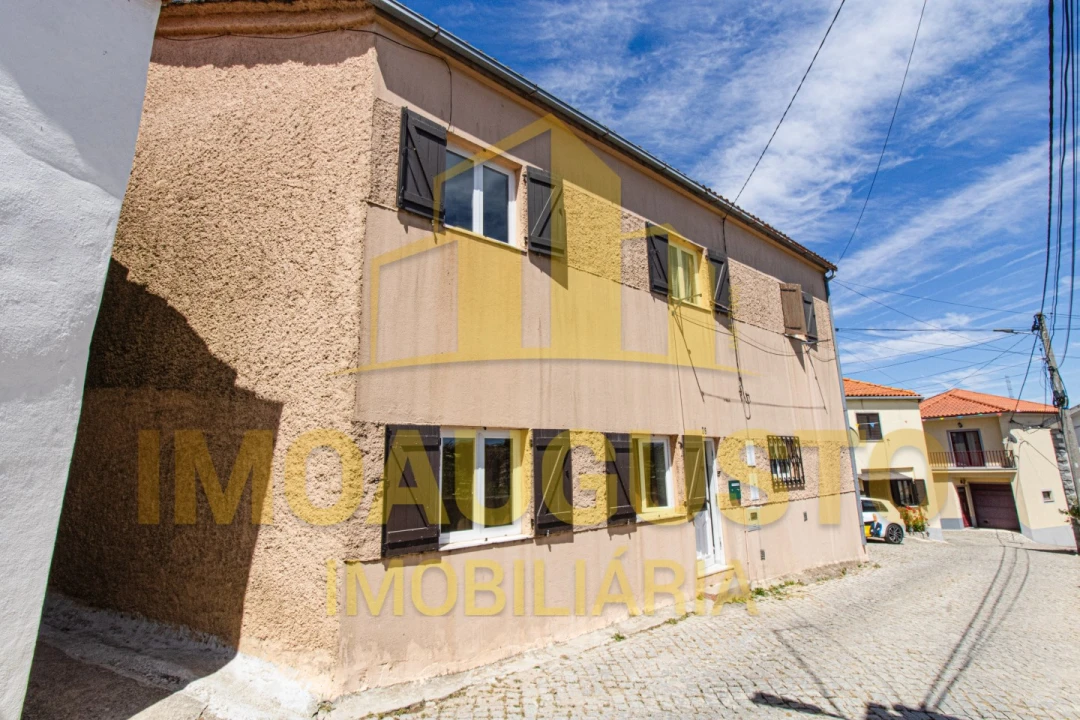 Moradia T2 para Venda em Guarda Foto 1
