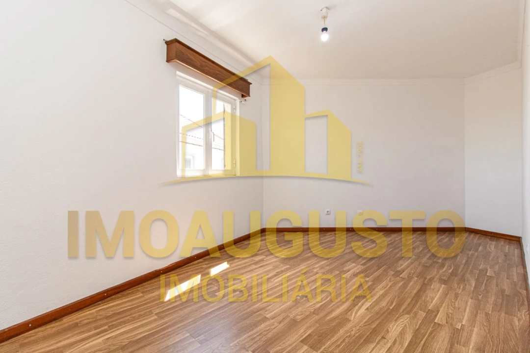 Moradia T2 para Venda em Guarda Foto 11