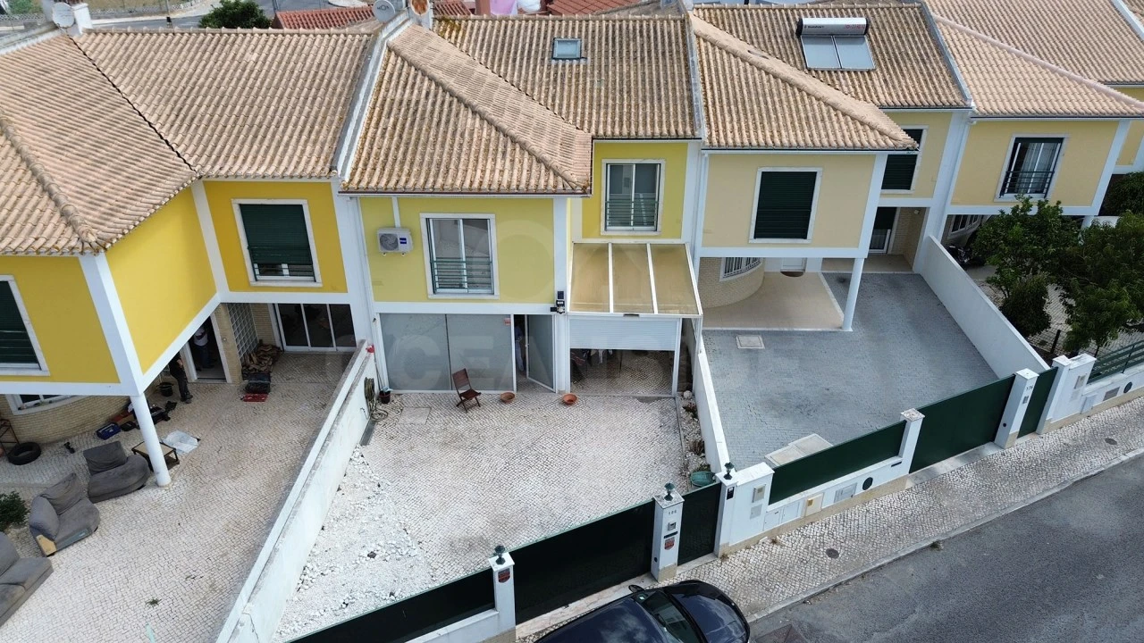 Moradia T5 para Venda em São Domingos de Rana Foto 48