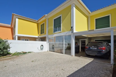 Moradia T4 para Venda em São Domingos de Rana