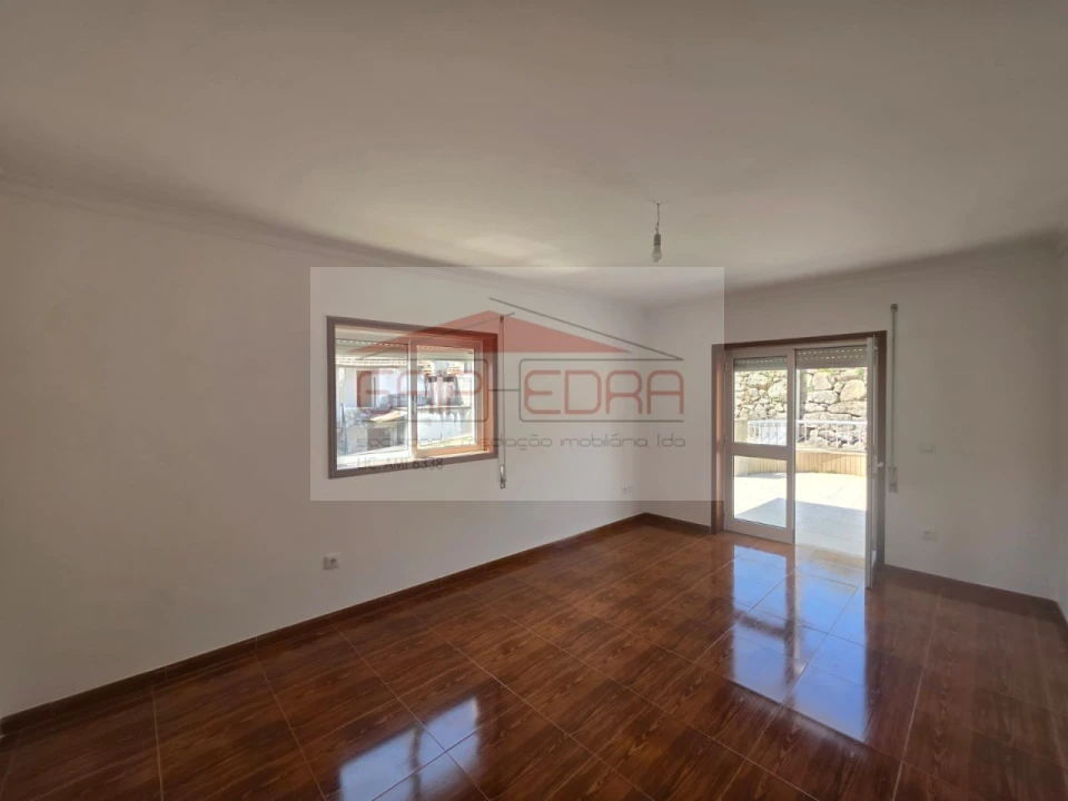 Moradia T2 para Venda em Abragão Foto 3