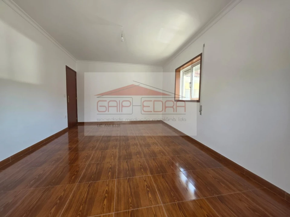 Moradia T2 para Venda em Abragão Foto 5