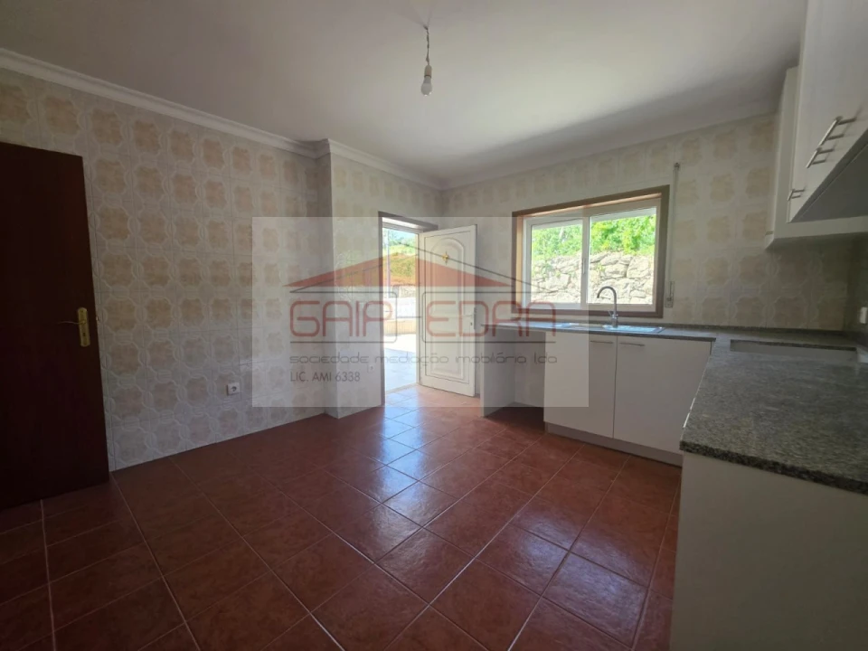 Moradia T2 para Venda em Abragão Foto 6