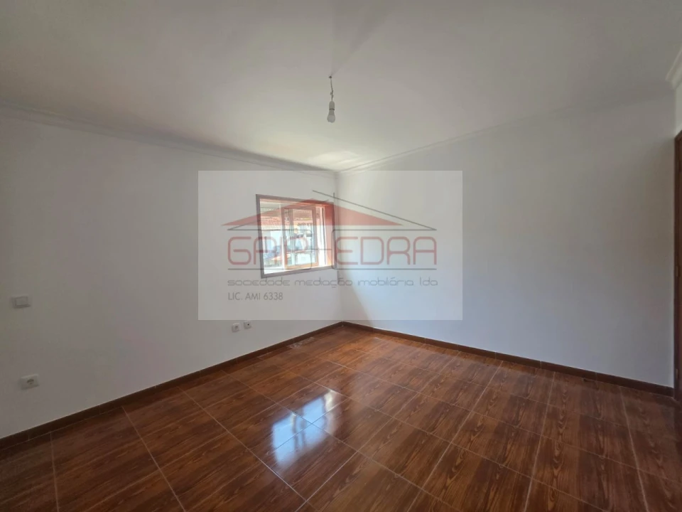 Moradia T2 para Venda em Abragão Foto 11