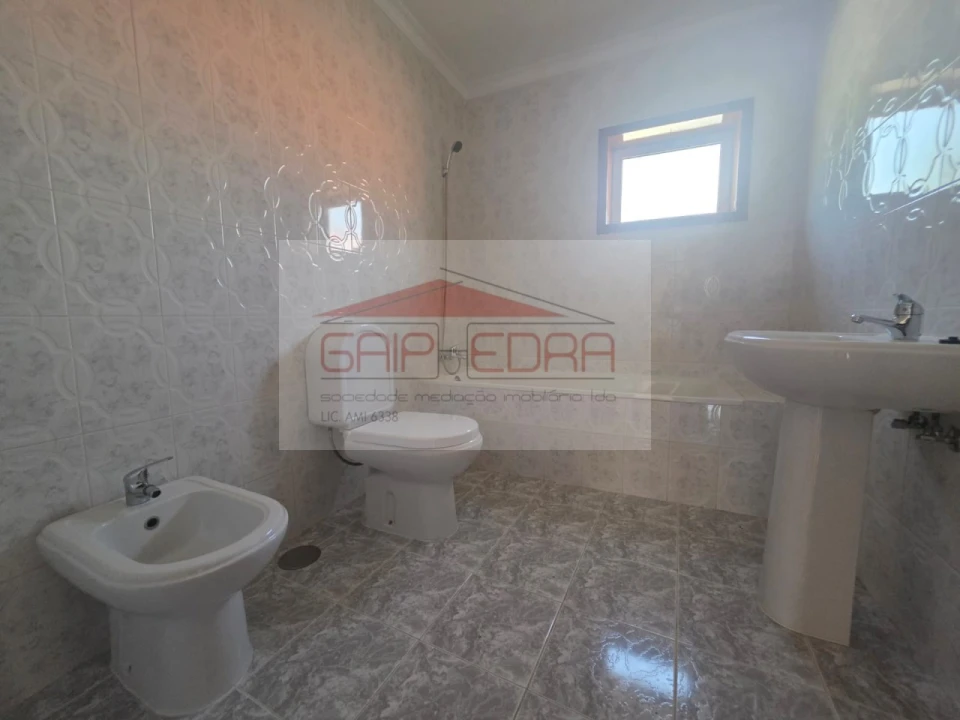 Moradia T2 para Venda em Abragão Foto 12