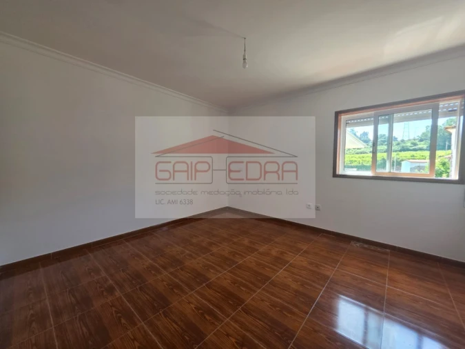 Moradia T2 para Venda em Abragão Foto 10