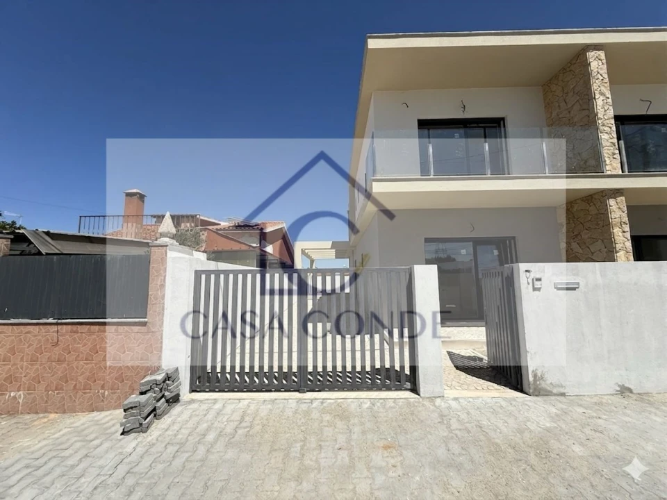 Moradia T3 para Venda em Fernao Ferro Foto 1