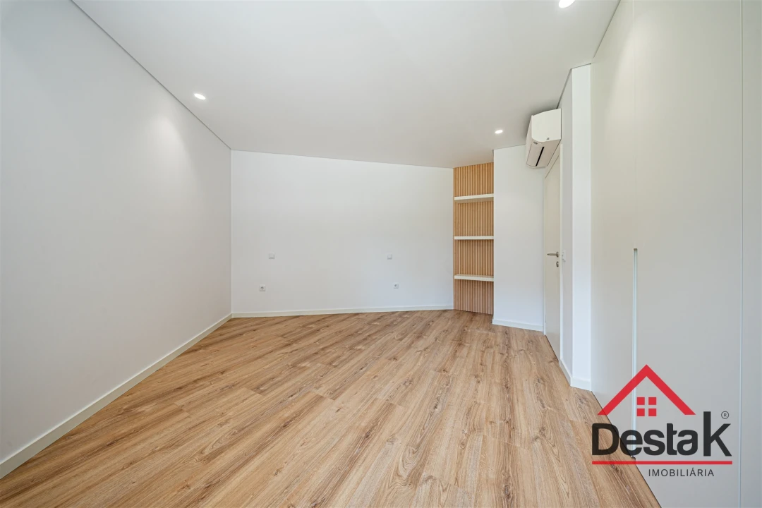 Apartamento T2 para Venda em Viseu Foto 8