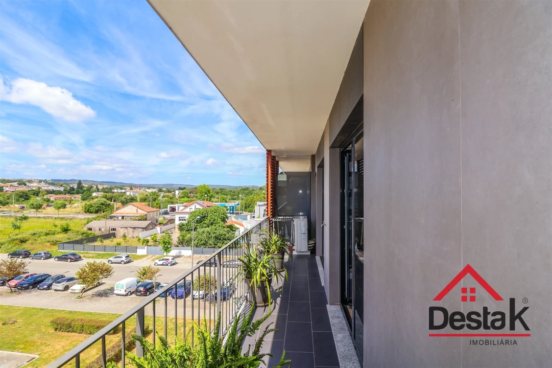Apartamento T5 para Venda em Viseu Foto 18