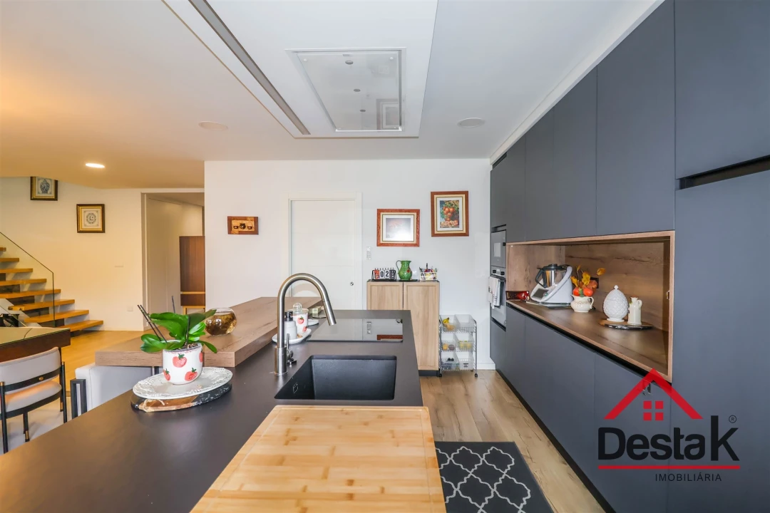 Apartamento T5 para Venda em Viseu Foto 7