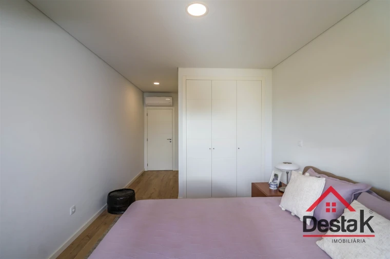 Apartamento T5 para Venda em Viseu Foto 16