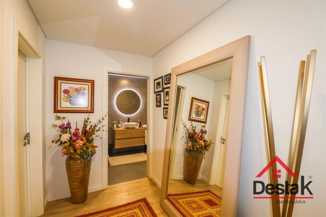 Apartamento T5 para Venda em Viseu Foto 23