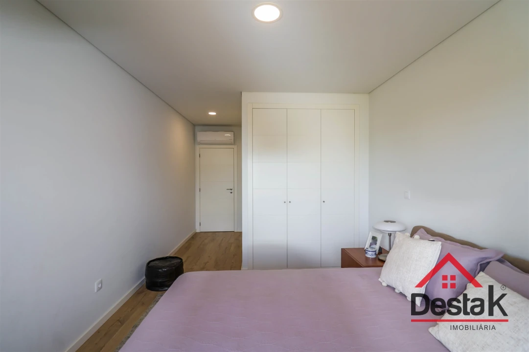 Apartamento T5 para Venda em Viseu Foto 16