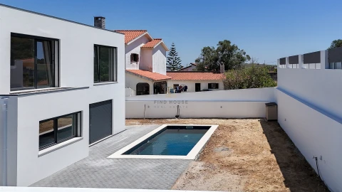 Moradia T4 para Venda em Rio de Mouro
