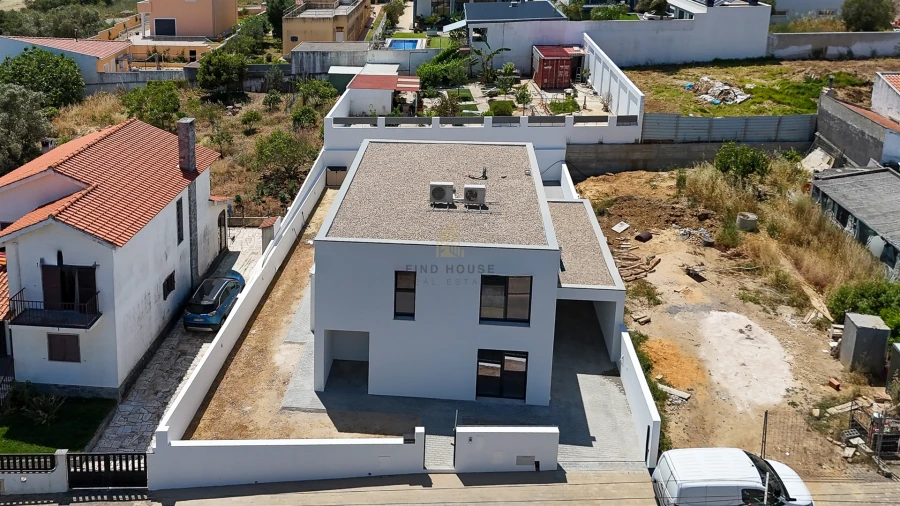 Moradia T4 para Venda em Rio de Mouro Foto 50