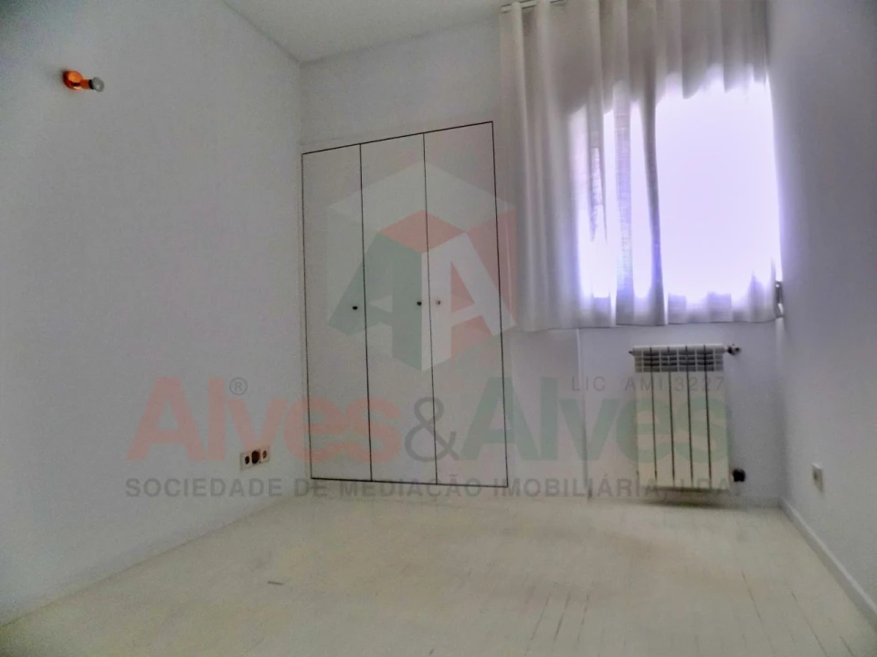 Apartamento T2 para Venda em Cidade da Maia Foto 5