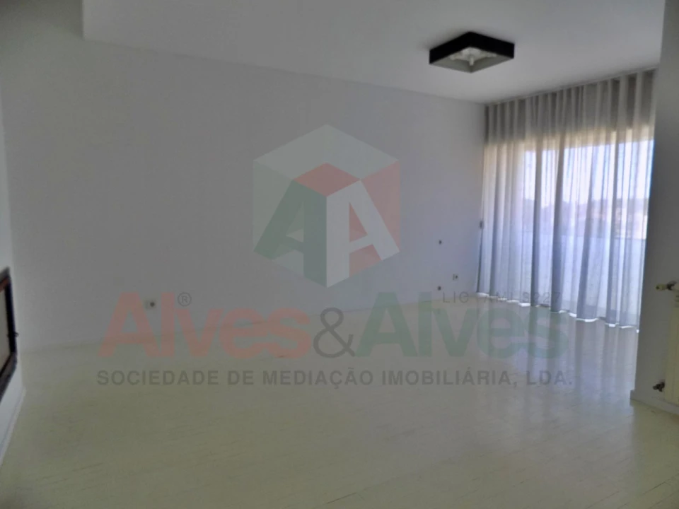 Apartamento T2 para Venda em Cidade da Maia Foto 2
