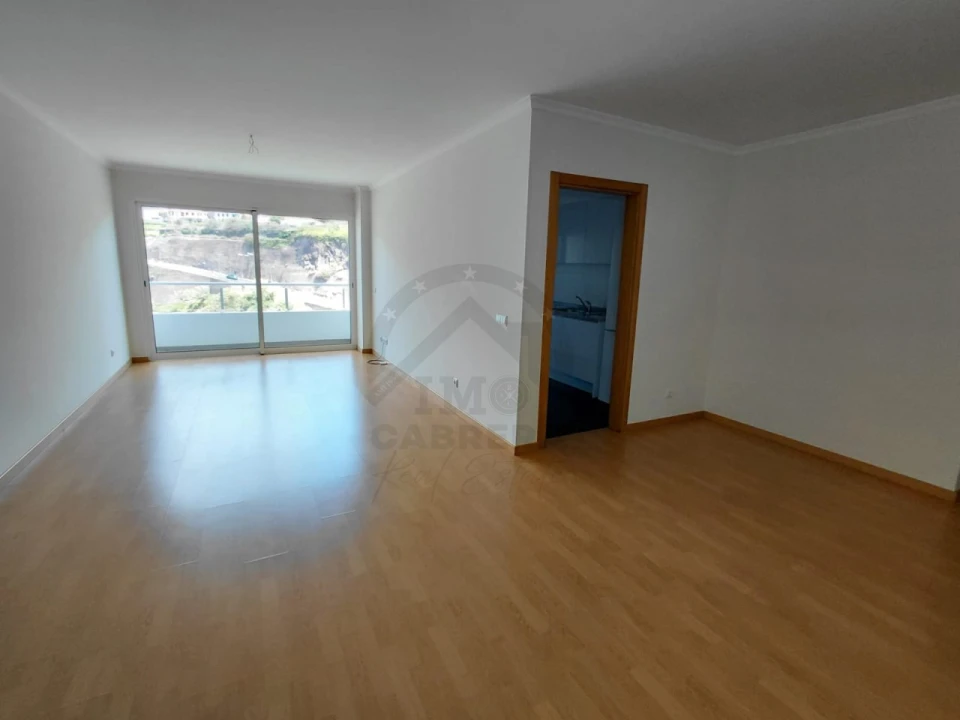 Apartamento T2 para Venda em Caniço Foto 5