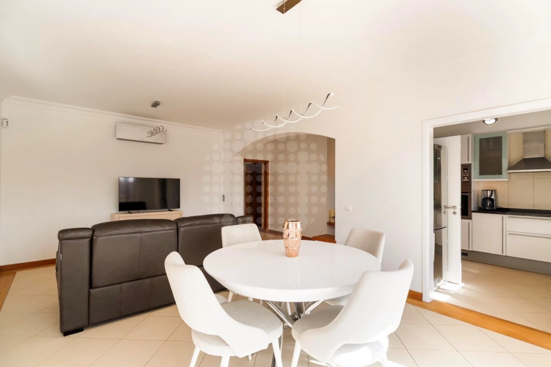 Apartamento T2 para Venda em Quarteira Foto 11