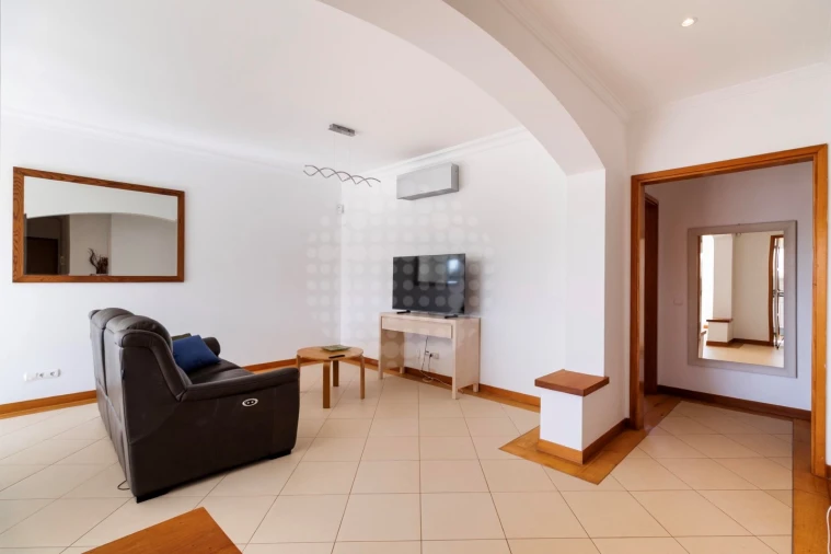 Apartamento T2 para Venda em Quarteira Foto 6