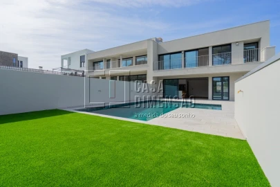 Moradia T3 para Venda em Barcarena