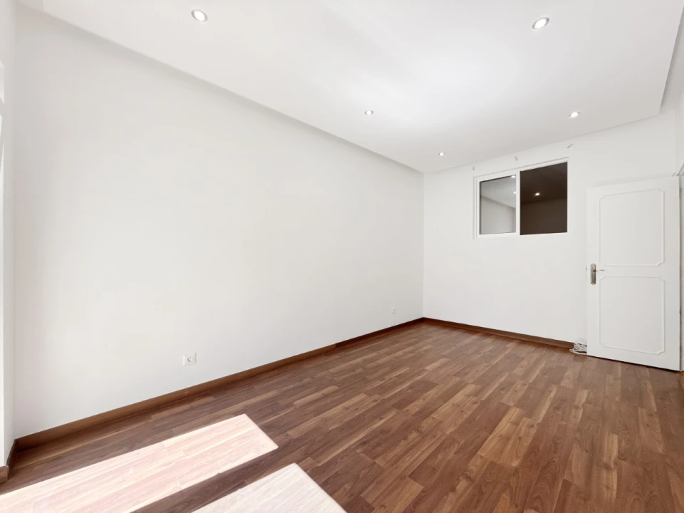 Apartamento T1 para Venda em Camarate, Unhos e Apelação Foto 17