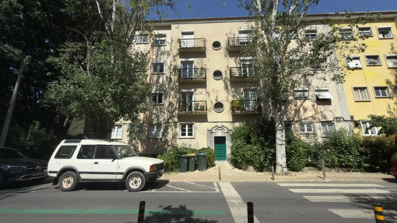 Apartamento T4 para Venda em Alvalade Foto 1
