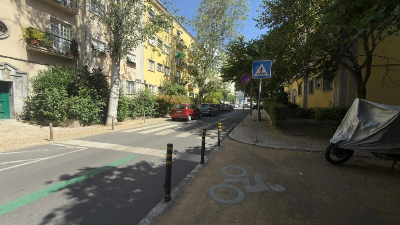 Apartamento T4 para Venda em Alvalade Foto 2