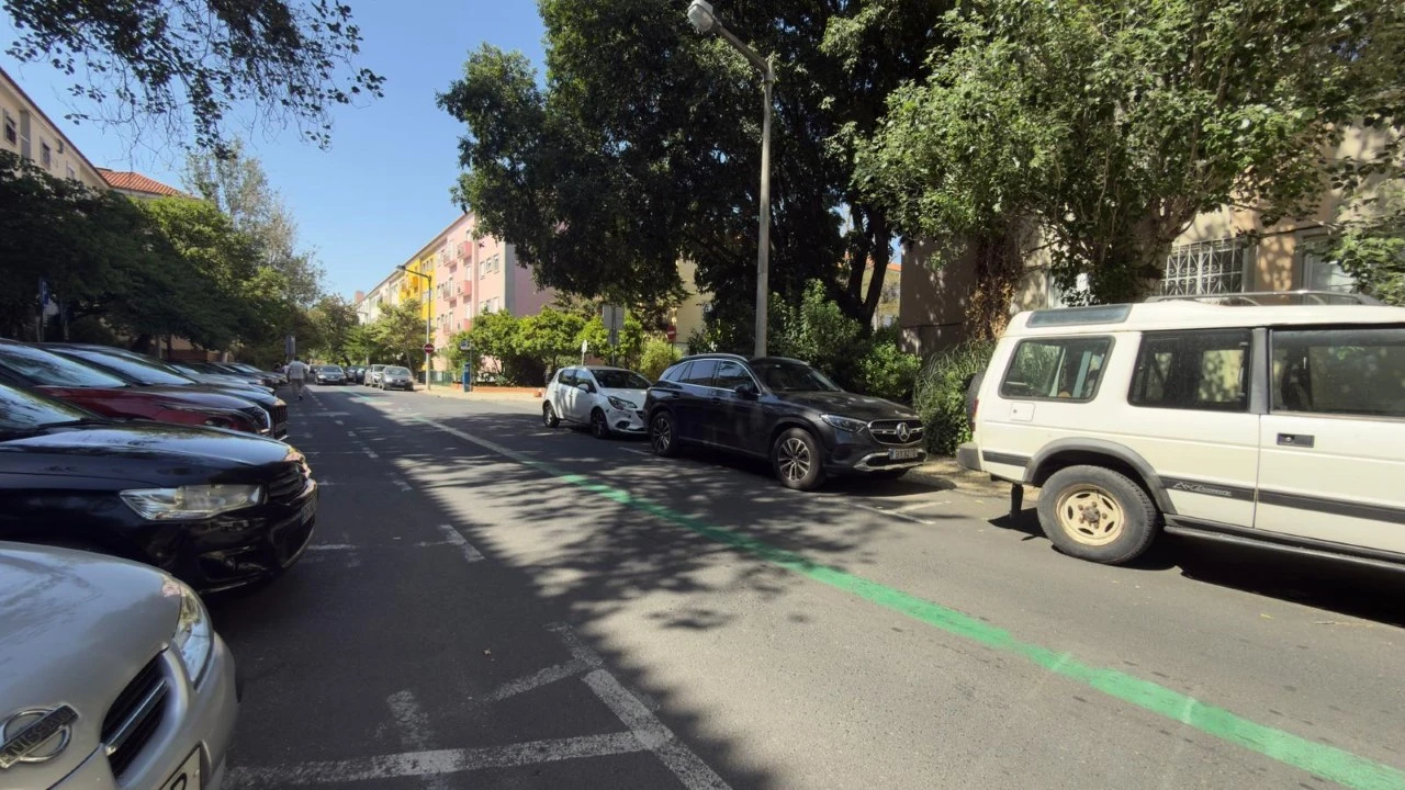 Apartamento T4 para Venda em Alvalade Foto 26