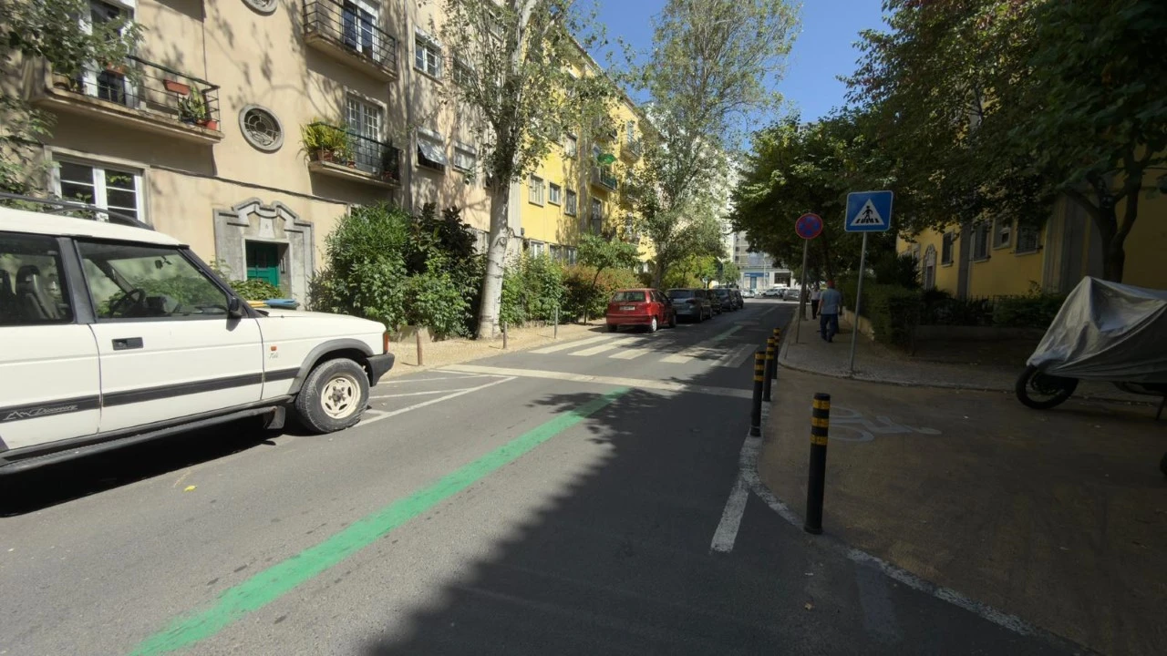 Apartamento T4 para Venda em Alvalade Foto 25