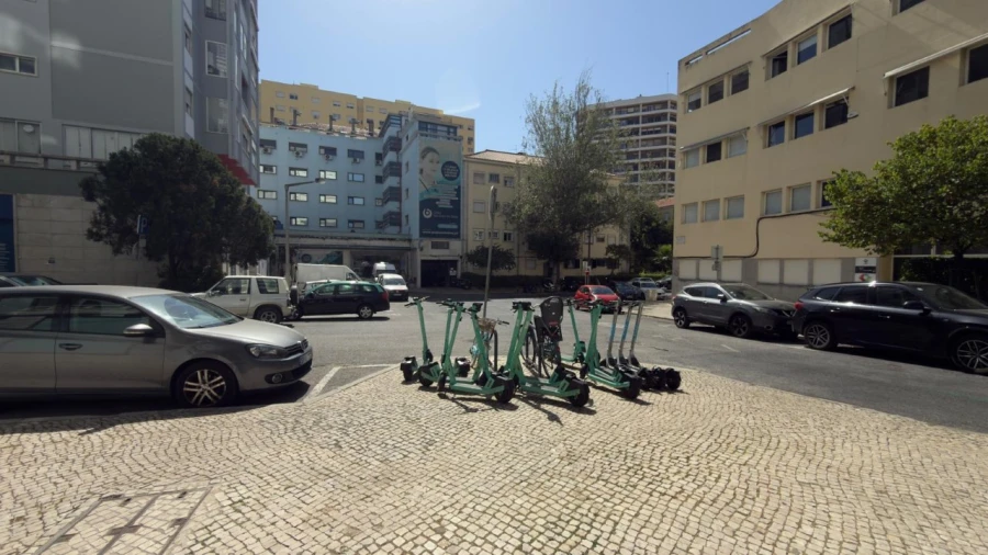 Apartamento T4 para Venda em Alvalade Foto 27