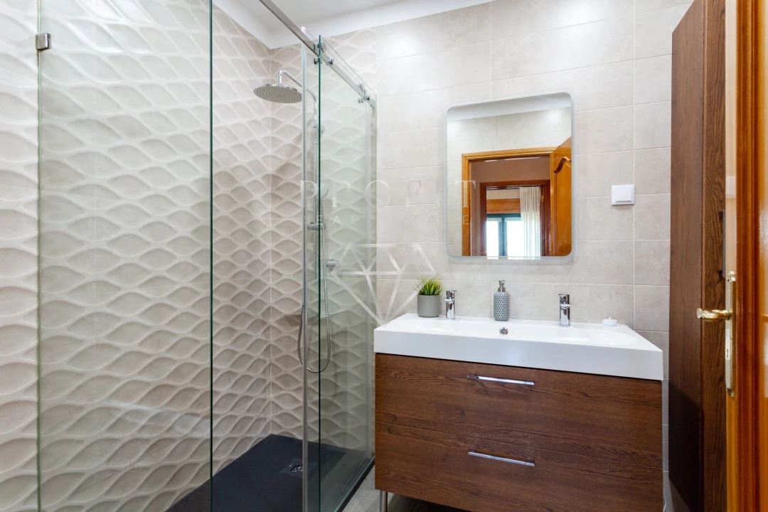 Apartamento T4 para Venda em São Domingos de Rana Foto 11