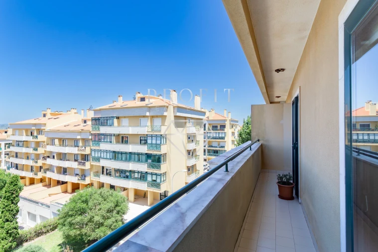 Apartamento T4 para Venda em São Domingos de Rana Foto 8